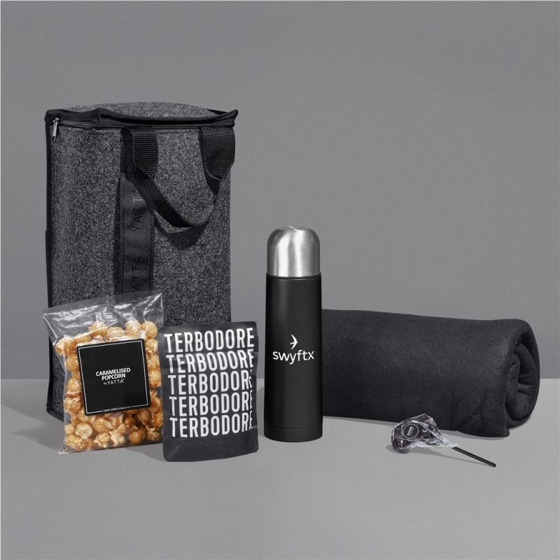Yatta Charming Cuddle Hamper - Image 4